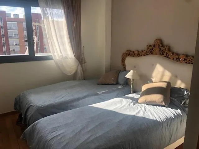 Quiet Modern 2 Bed Apartment With Balcony, Pool And Free Parking Βαρκελώνη 0*,  Ισπανία