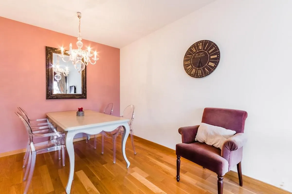 Quiet Modern 2 Bed Apartment With Balcony, Pool And Free Parking Βαρκελώνη Ισπανία
