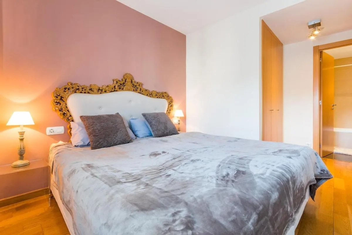 Quiet Modern 2 Bed Apartment With Balcony, Pool And Free Parking Βαρκελώνη