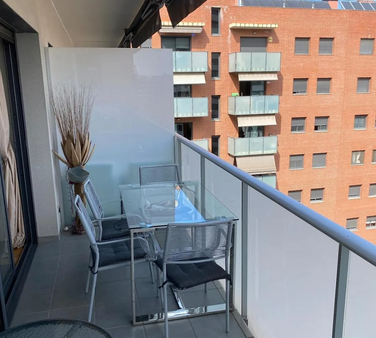 Quiet Modern 2 Bed Apartment With Balcony, Pool And Free Parking Βαρκελώνη